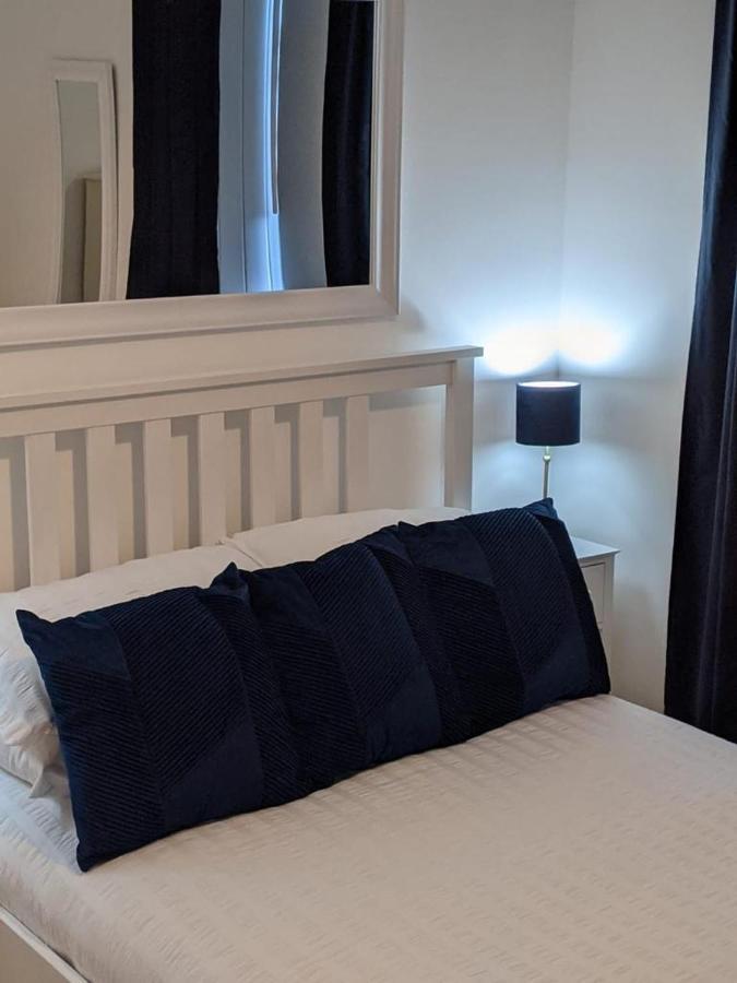 Glenclova - No 5 Bellyeoman, Bright Two Bedroom Apartment Ντανφέρμλιν Εξωτερικό φωτογραφία