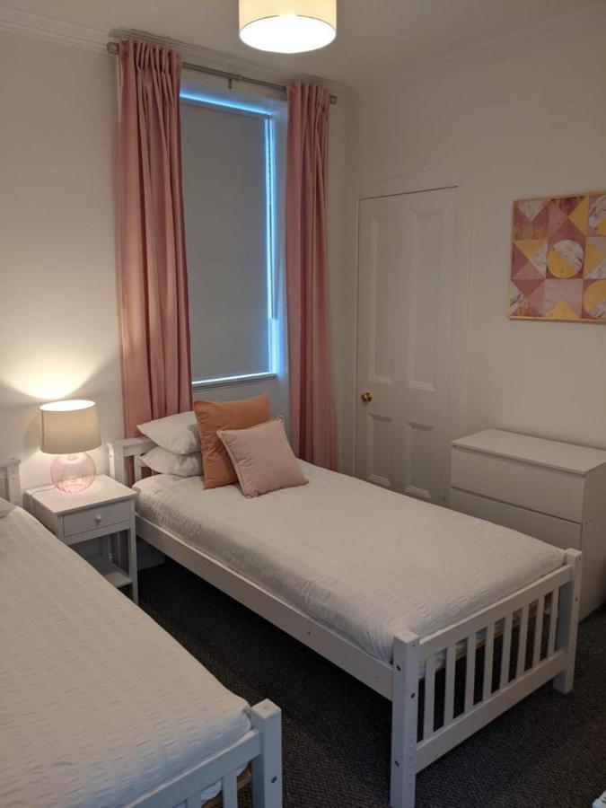 Glenclova - No 5 Bellyeoman, Bright Two Bedroom Apartment Ντανφέρμλιν Εξωτερικό φωτογραφία