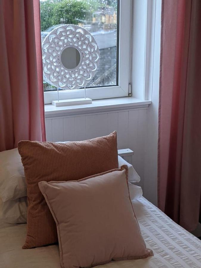 Glenclova - No 5 Bellyeoman, Bright Two Bedroom Apartment Ντανφέρμλιν Εξωτερικό φωτογραφία