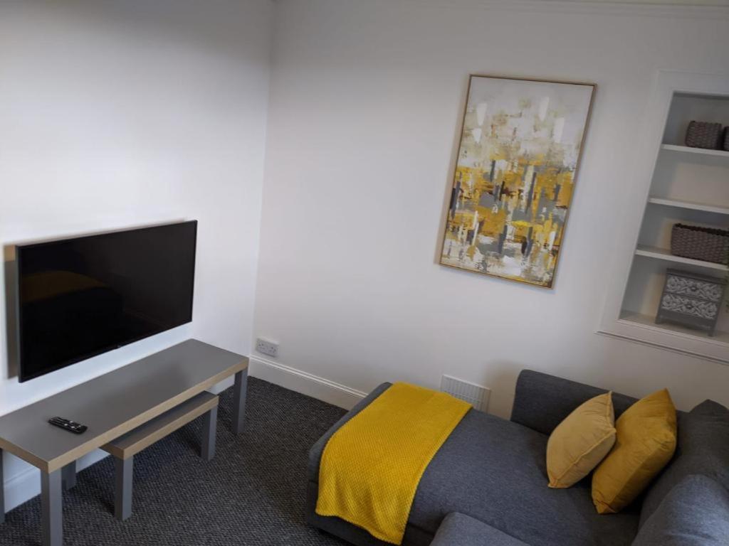 Glenclova - No 5 Bellyeoman, Bright Two Bedroom Apartment Ντανφέρμλιν Εξωτερικό φωτογραφία